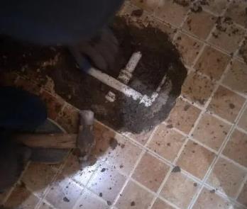 交口卫生间漏水维修公司为您分享下卫生间渗水如何处理及注意事项